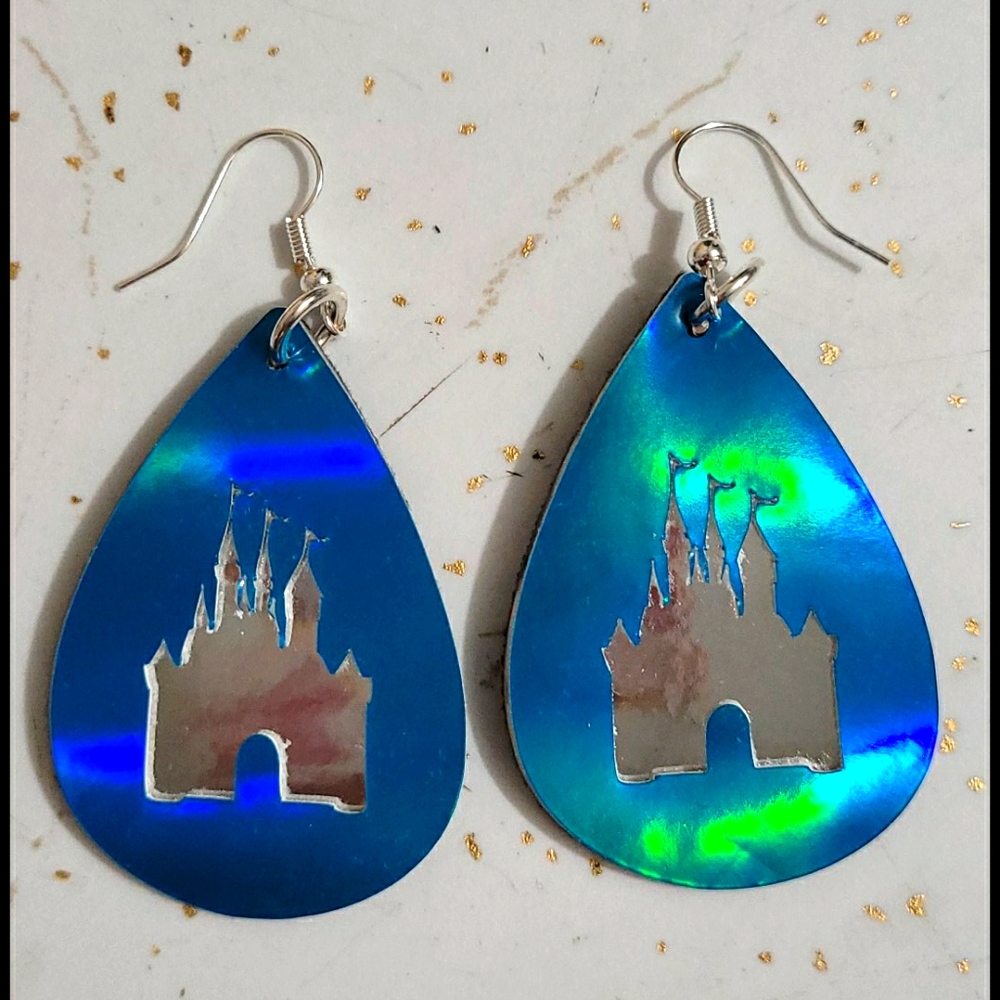 💍 Holographic castle teardrop earrings
